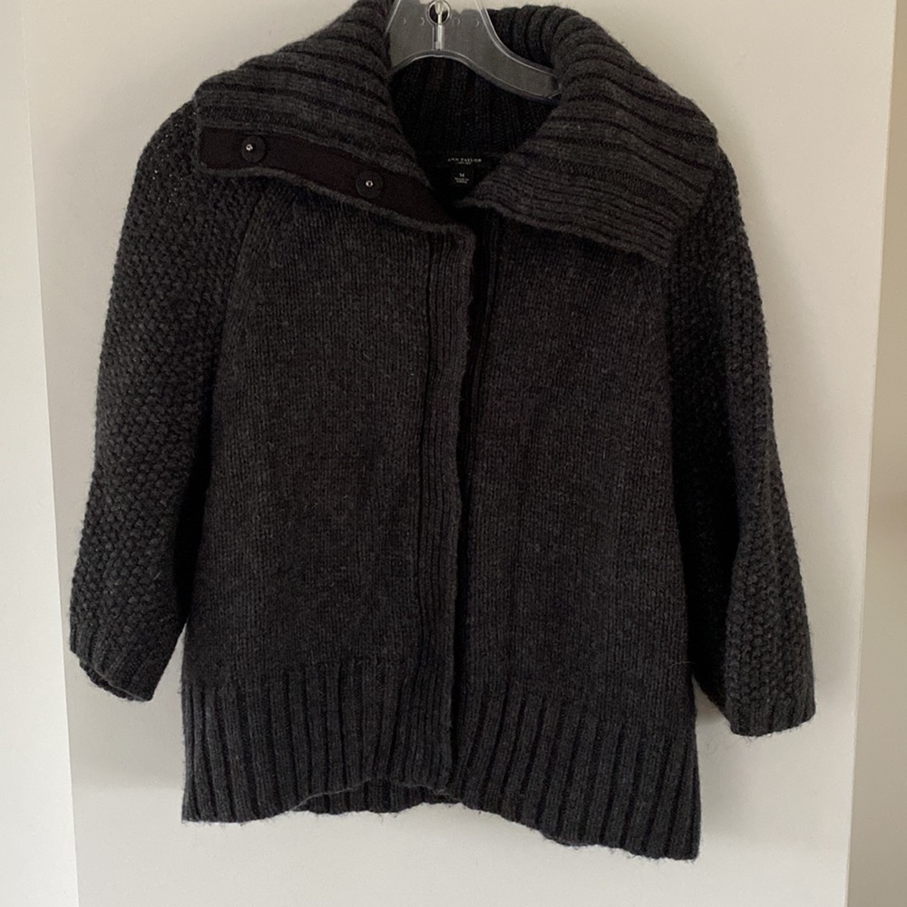 ANN TAYLOR grey gray short sleeve cardigan collared sweater M